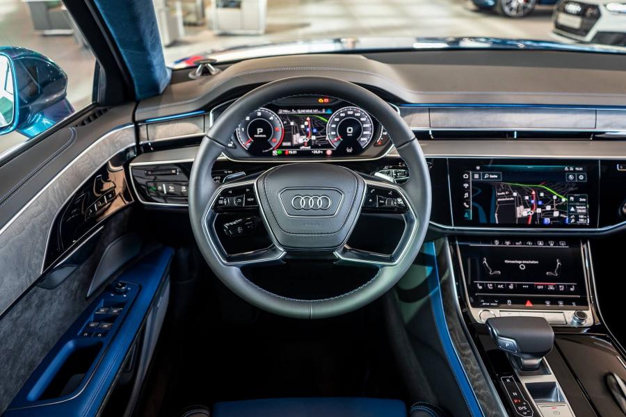 Торпедо Audi A8 L 55 TFSI Quattro by Audi Exclusive 2019 года  (фото 2 из 4)